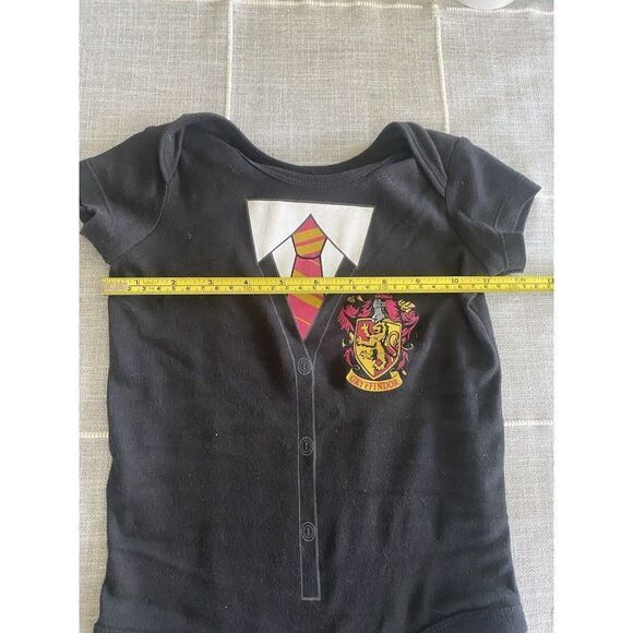 Harry Potter Gryffindor Infant One Piece Body Suit SIZE 18 MONTH Halloween - Picture 2 of 5